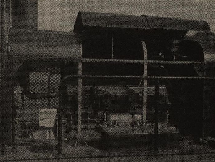 Fig. 13. - Vue d'un moteur, côté droit.