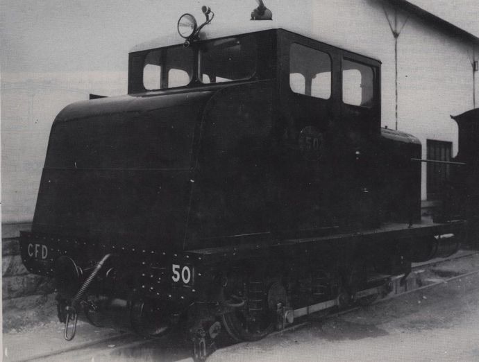 Le même tracteur vue arrière. (Cliché J. MOREAU) Le même tracteur vue arrière. (Cliché J. MOREAU)