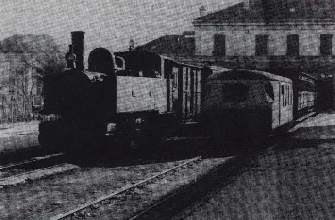 Locomotive Mallet n° 319 en tête du train n° 22 en gare d'Ajaccio Locomotive Mallet n° 319 en tête du train n° 22 en gare d'Ajaccio