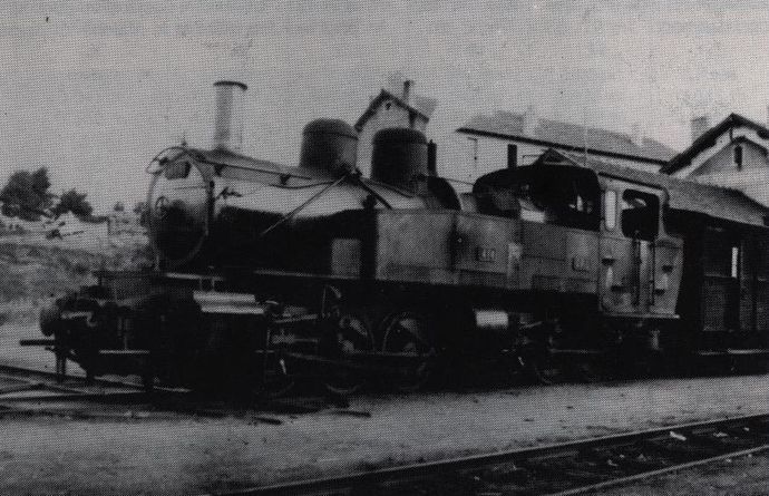 Locomotive Mallet série 411-414 en tête d'un train pour Dunières. Ici, la 414, en gare de Saint-Agrève Locomotive Mallet série 411-414 en tête d'un train pour Dunières. Ici, la 414, en gare de Saint-Agrève