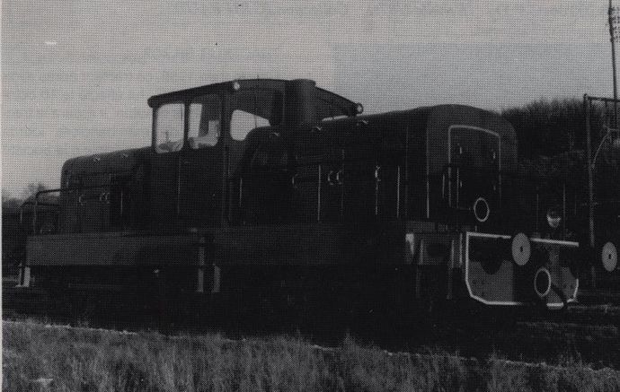 Tracteur BB 205, sur la ligne du Morvan, peu après sa mise en service. (Collection C.F.D.) Tracteur BB 205, sur la ligne du Morvan, peu après sa mise en service. (Collection C.F.D.)