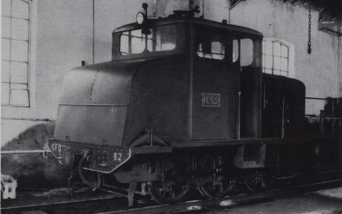 Tracteur n° 62 sous la remise de Florac (Cliché M. RIFAULT) Tracteur n° 62 sous la remise de Florac (Cliché M. RIFAULT)