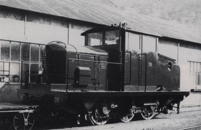 Tracteur n° 70 lors d'une révision aux ateliers du Cheylard (Cliché M. RIFAULT) Tracteur n° 70 lors d'une révision aux ateliers du Cheylard (Cliché M. RIFAULT)
