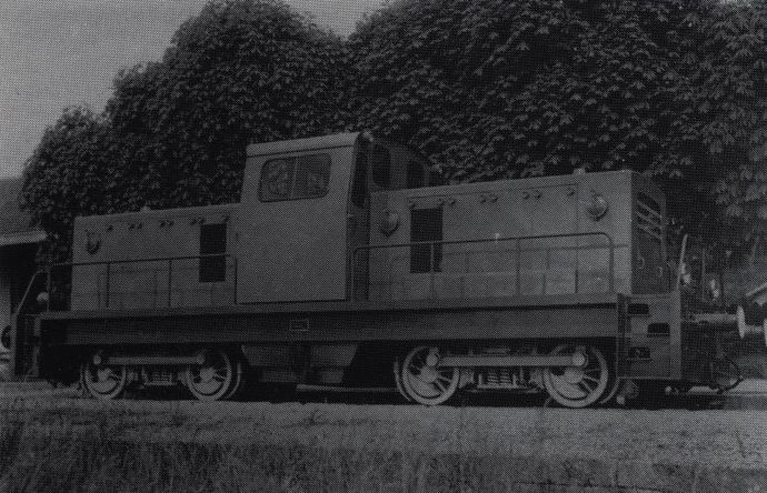 Tracteur type BB 433 à voie normale des C.F.D. Montmirail (Collection J.C. RIFFAUD)