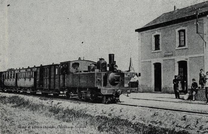 Train de voyageurs en gare de Pernay (Indre-et-Loire nord). Locomotive 130 n° 65. (Collection J. BAZOT) Train de voyageurs en gare de Pernay (Indre-et-Loire nord). Locomotive 130 n° 65. (Collection J. BAZOT)