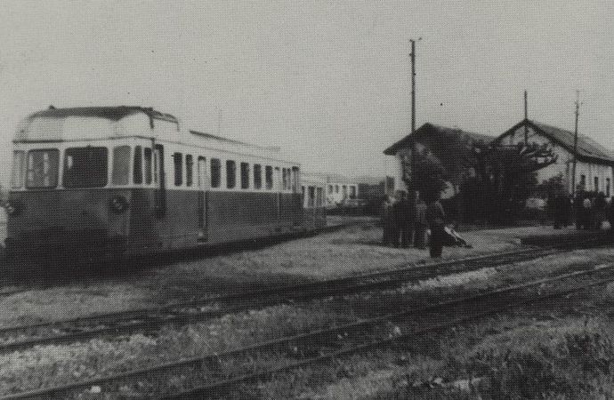 Vue de la gare de Corte côté Nord montrant le dépôt et les ateliers. (Cliché C. SCHNABEL) Vue de la gare de Corte côté Nord montrant le dépôt et les ateliers. (Cliché C. SCHNABEL)